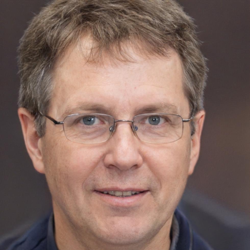 Fabián Noriega, instructor principal de rutinas de piso en Plutonium